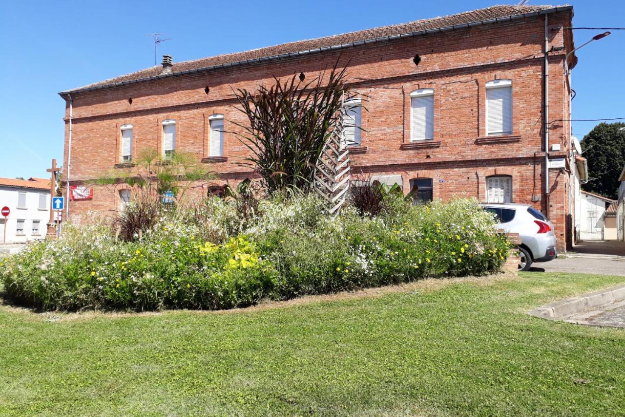 Atypique - 2 Chambres Avec Salles De Bains, Cuisine Equipee, Parking Gratuit Castelsarrasin Exterior photo